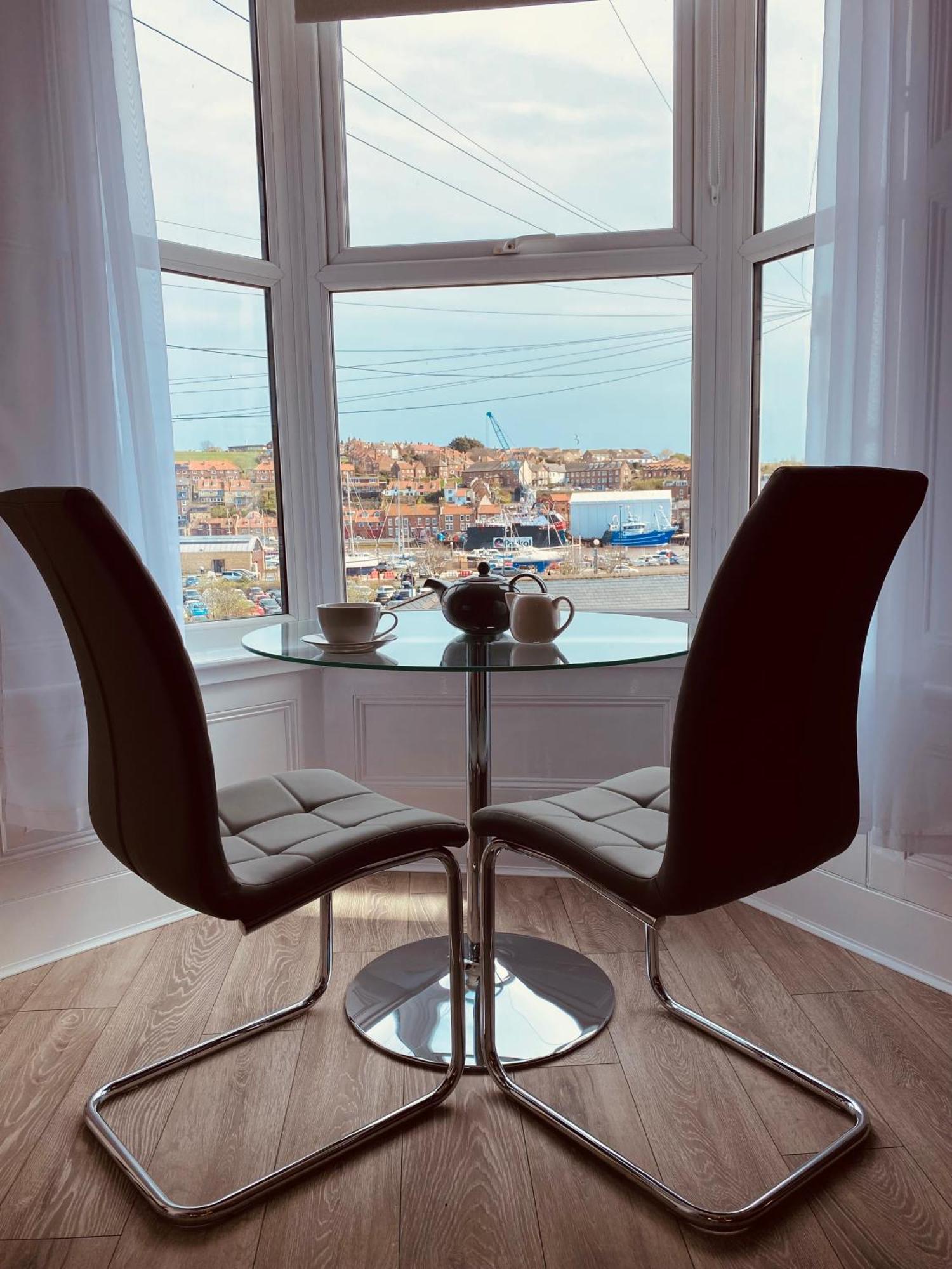 Tideway With Private Parking Space * Whitby
