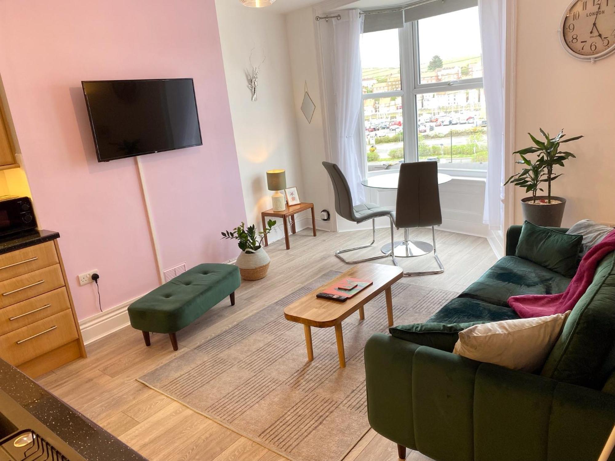 Tideway With Private Parking Space * Whitby