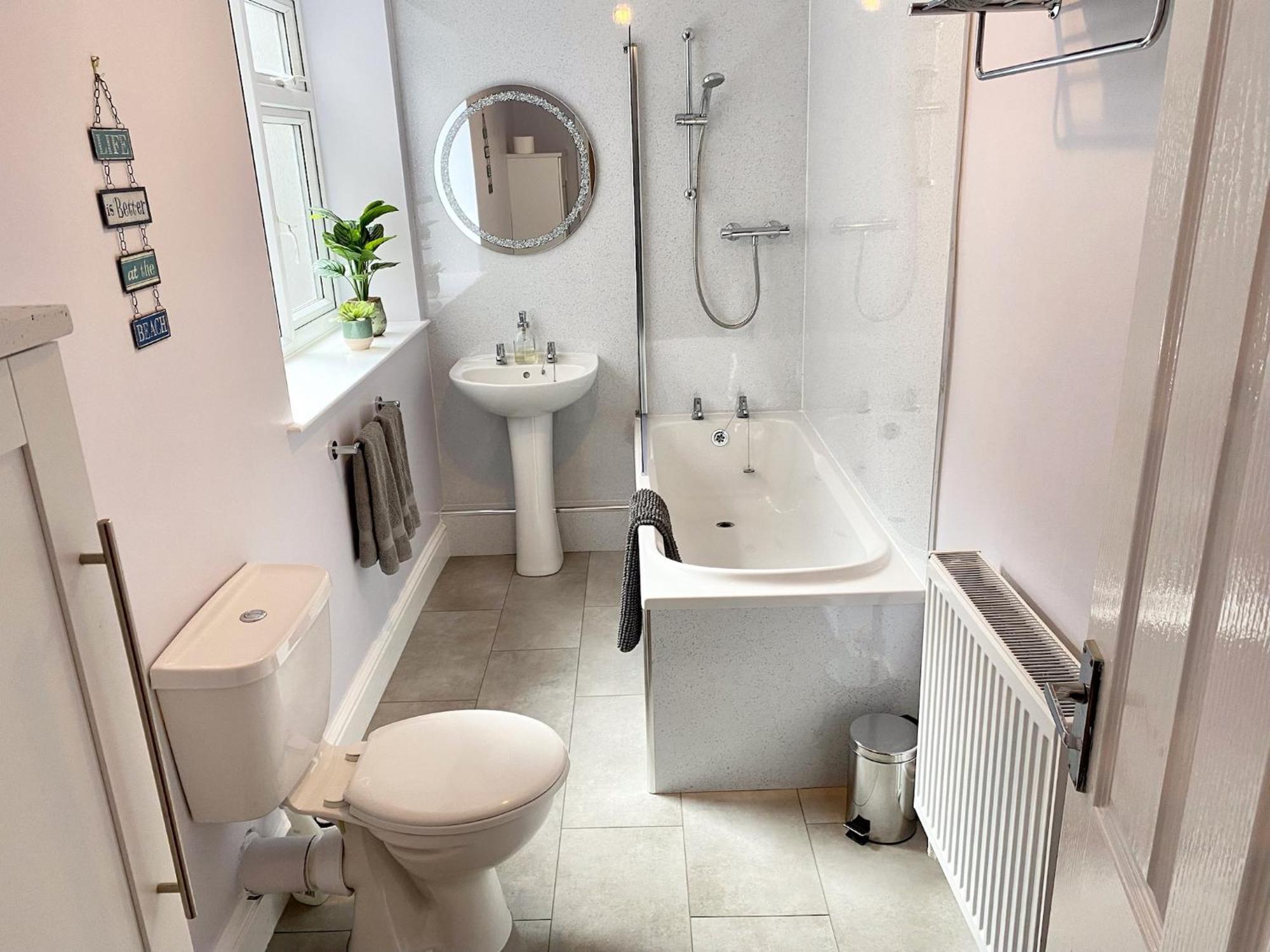 Tideway With Private Parking Space * Whitby